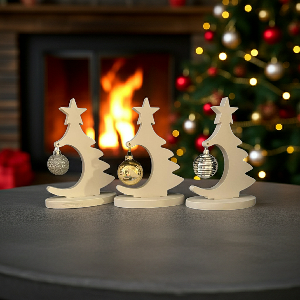 Christbaum mit Kugel aus Gips